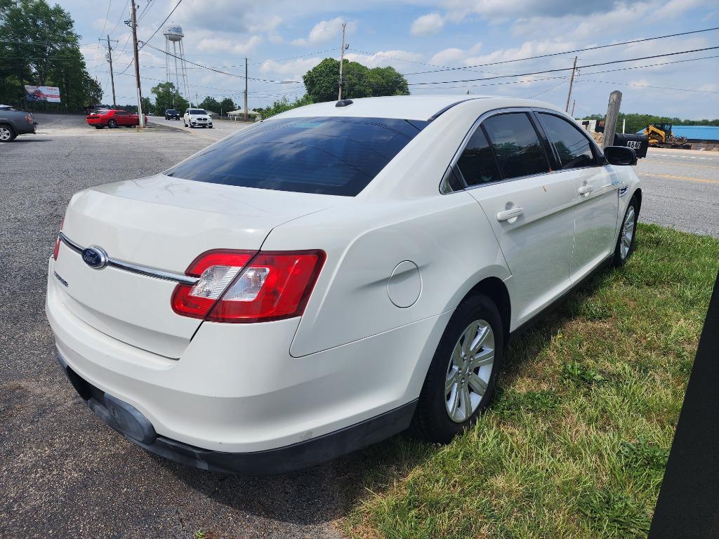 2011 Ford Taurus SE