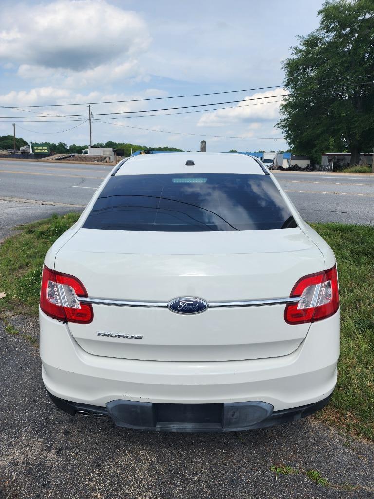 2011 Ford Taurus SE