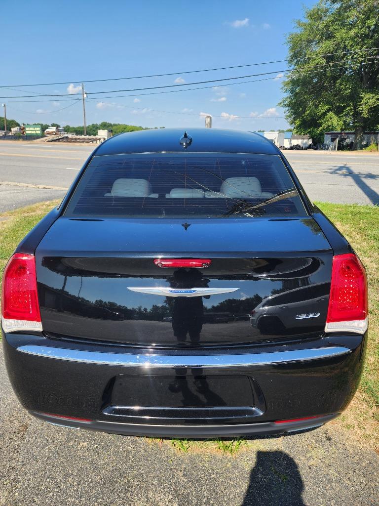 2019 Chrysler 300 Touring