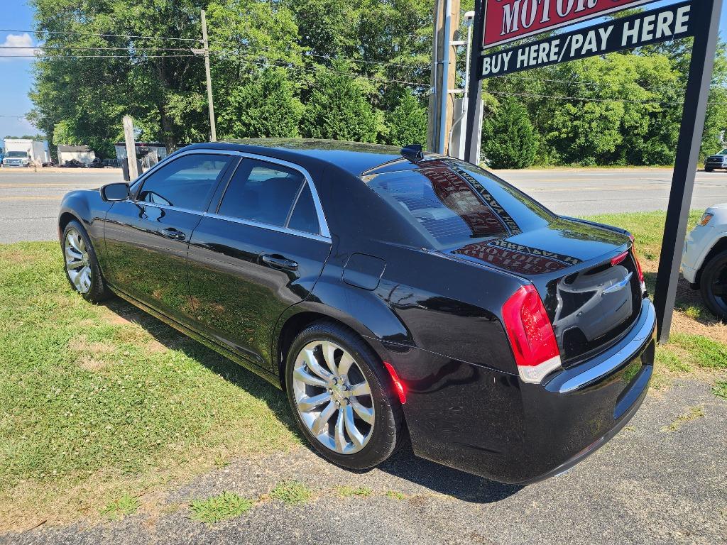 2019 Chrysler 300 Touring