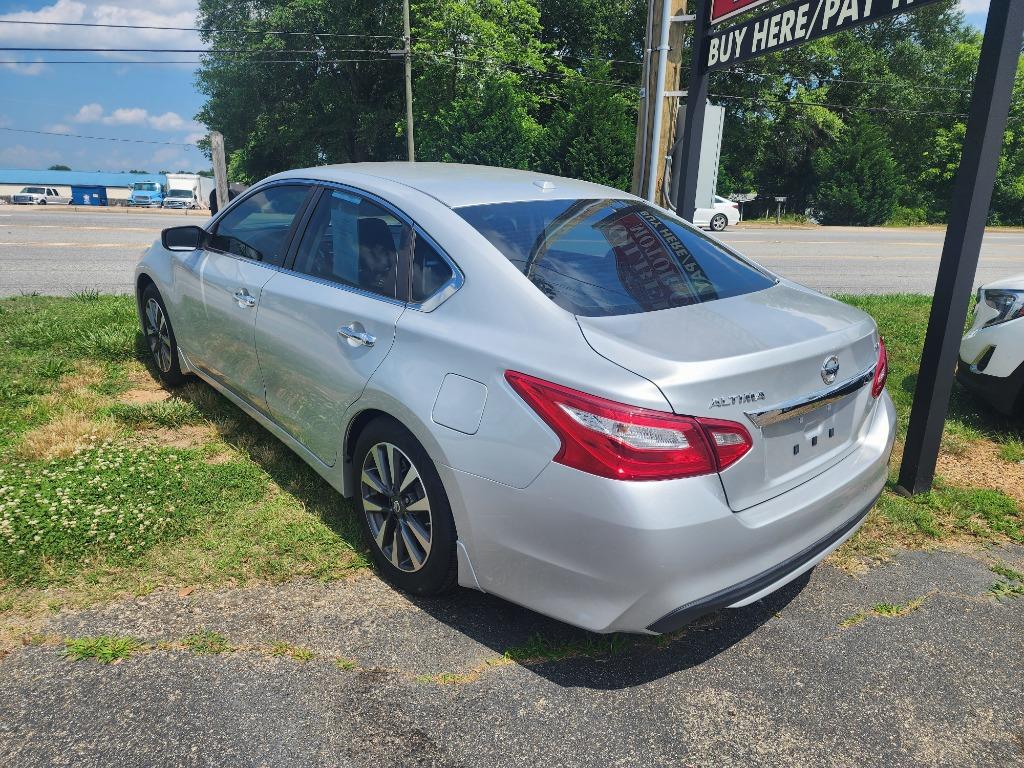 2017 Nissan Altima SV