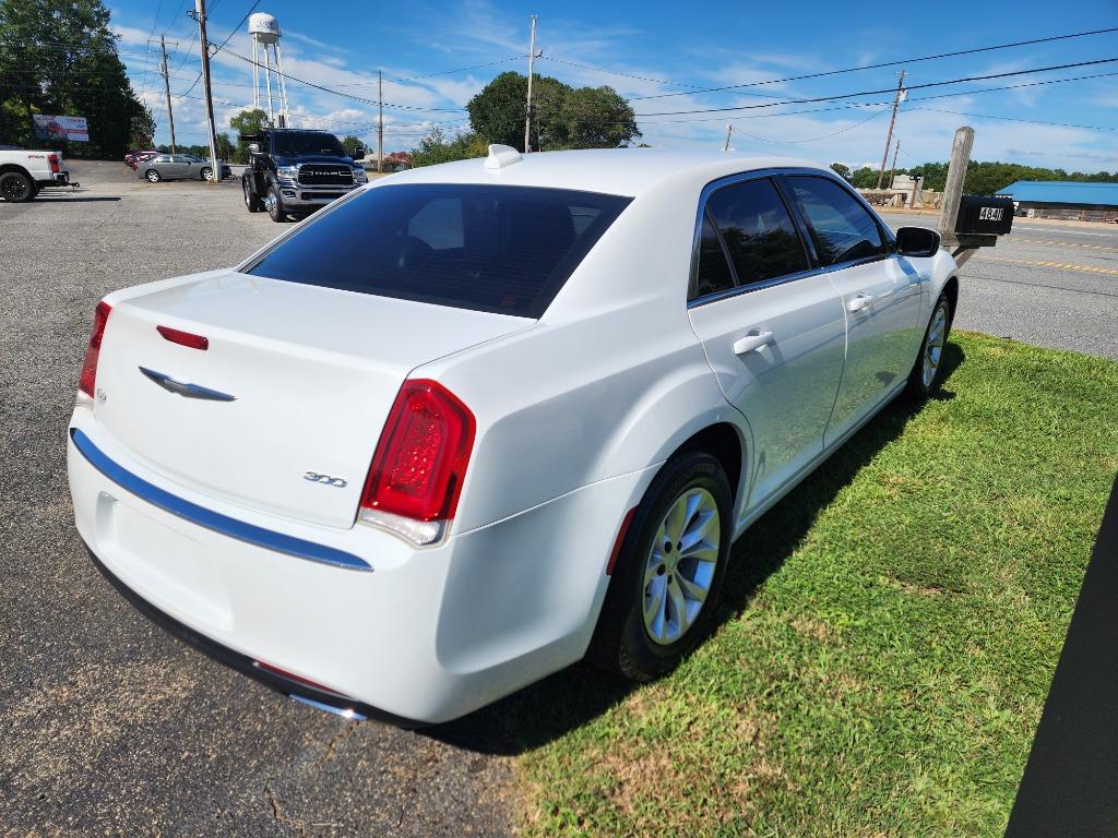2016 Chrysler 300 Limited