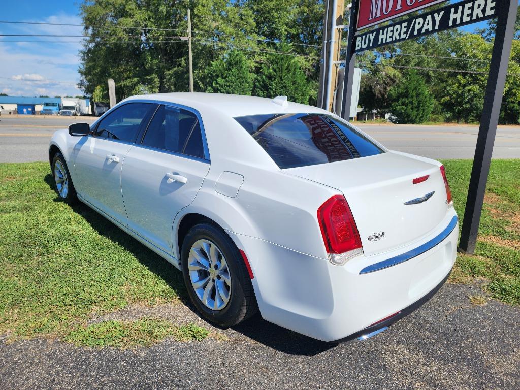 2016 Chrysler 300 Limited