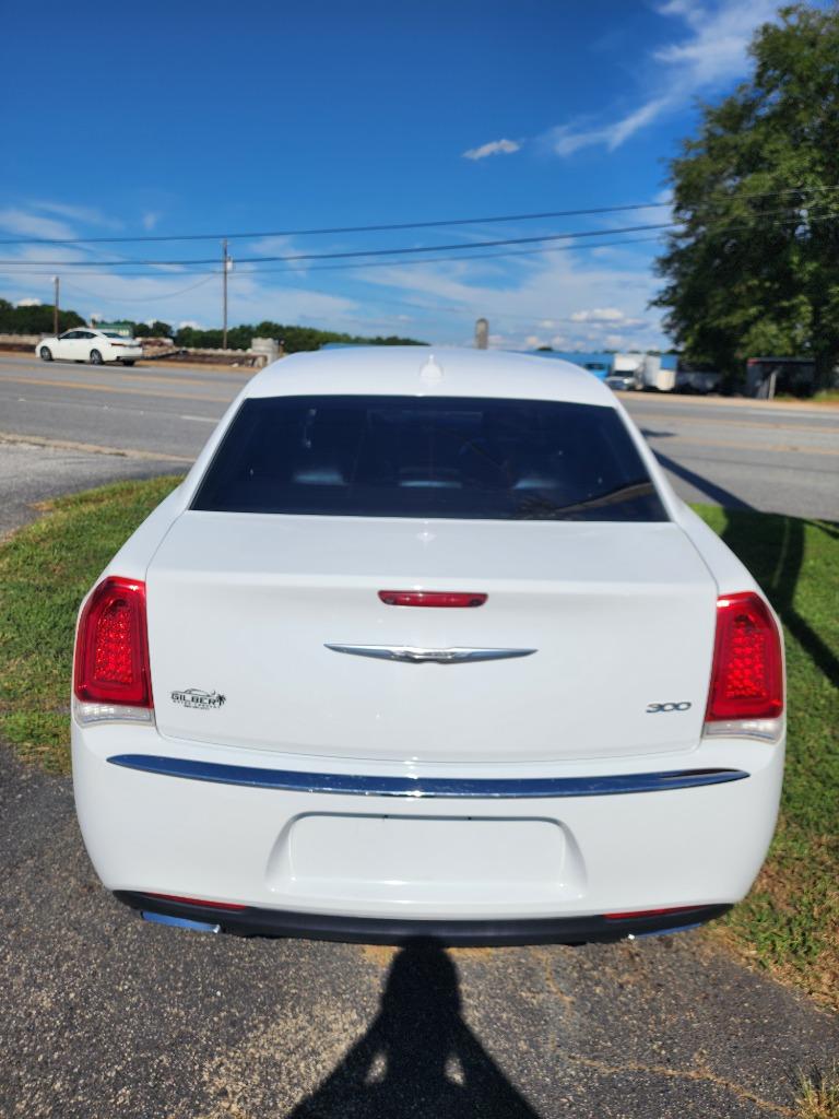 2016 Chrysler 300 Limited