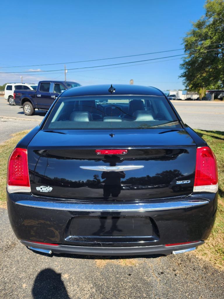 2017 Chrysler 300 Limited
