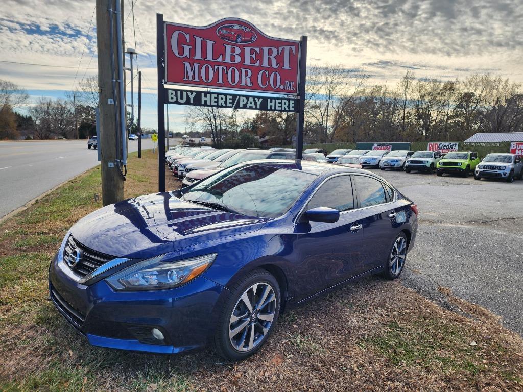2017 Nissan Altima SR's photo