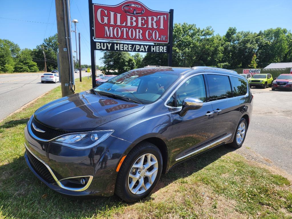 2020 Chrysler Pacifica Limited's photo